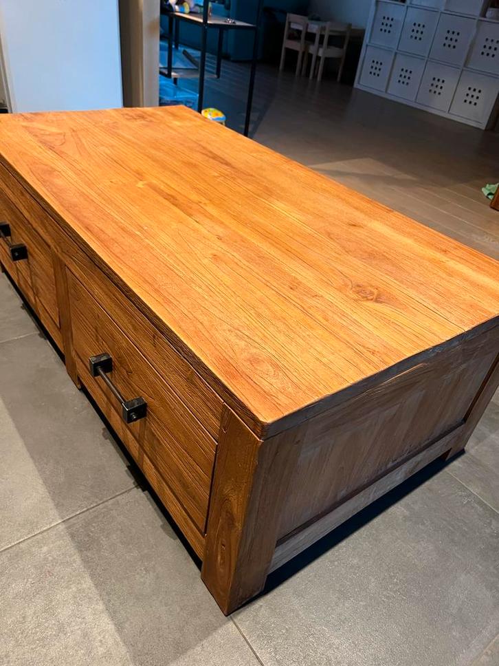 Robuuste teakhouten salontafel met lades, Huis en Inrichting, Kasten | Dressoirs, Gebruikt, 50 tot 100 cm, 50 tot 75 cm, Met lade(s)