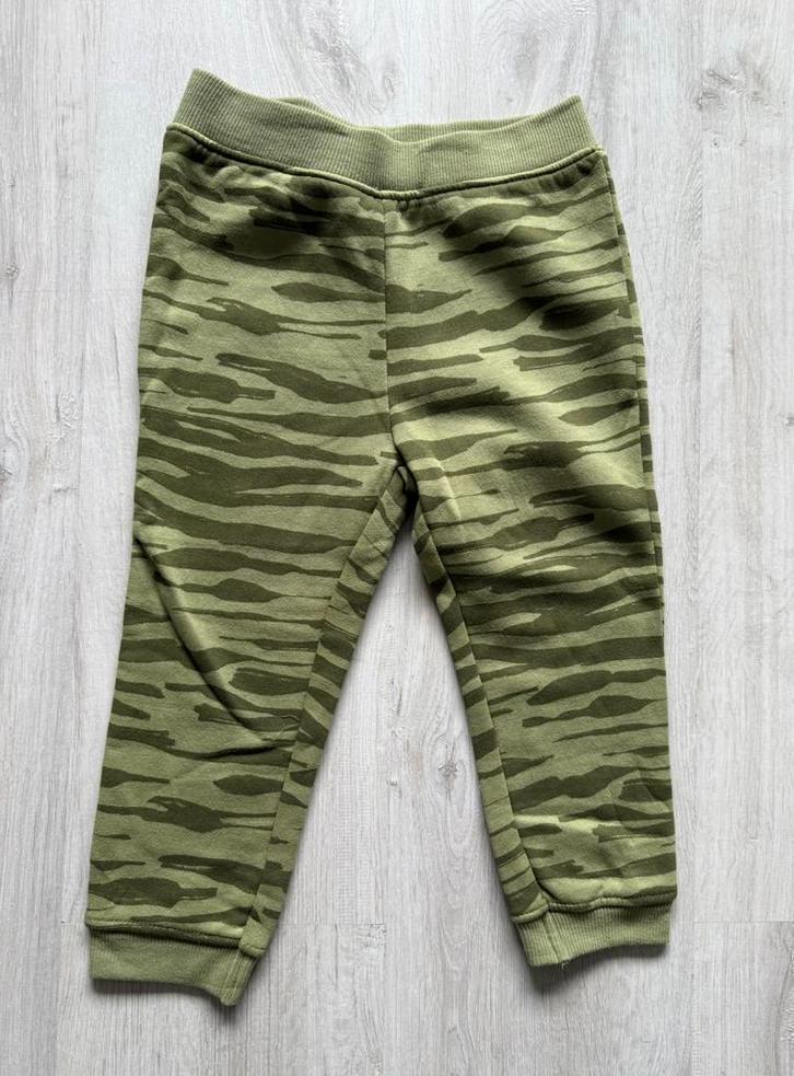 Primark zebra groene gestreepte joggingbroek warm gevoerd 98, Kinderen en Baby's, Kinderkleding | Maat 98, Nieuw, Jongen of Meisje