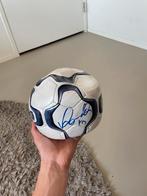 Ondertekende bal door ronaldo nazario/R9, Sport en Fitness, Voetbal, Ophalen of Verzenden, Zo goed als nieuw, Bal