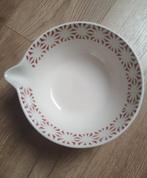 Fair trade schaal met schenktuit, Huis en Inrichting, Porselein of Keramiek, Schaal, Rond, Ophalen of Verzenden