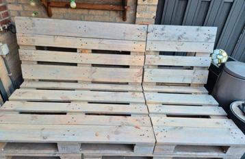 Gratis palletbank met kussens beschikbaar voor biedingen