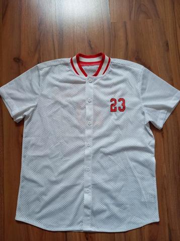 Stoer shirt, maat 140 beschikbaar voor biedingen
