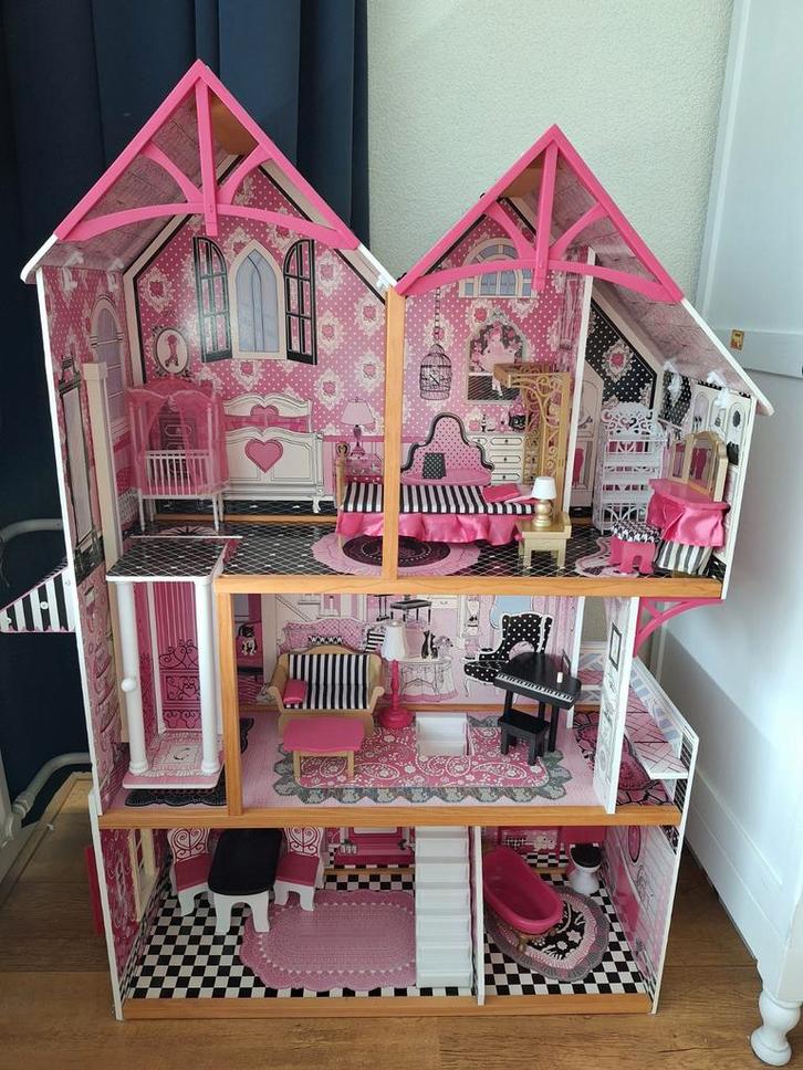 Barbiehuis met meubels + extra, Kinderen en Baby's, Speelgoed | Poppenhuizen, Zo goed als nieuw, Poppenhuis, Ophalen