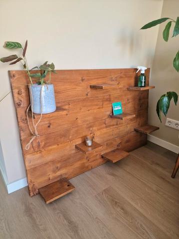 Houten wandbord beschikbaar voor biedingen