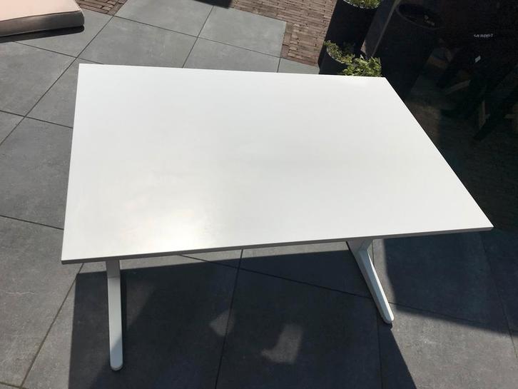 Ahrend zit sta bureau 1200 x 800 Electrisch, Huis en Inrichting, Bureaus, Zo goed als nieuw, Ophalen of Verzenden