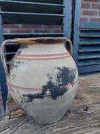 Oude rustieke pot met oren, Ophalen