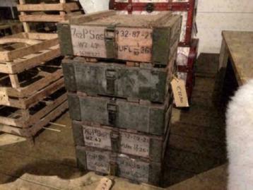 Legerkisten / Munitiekisten als nachtkastje of decoratie. beschikbaar voor biedingen