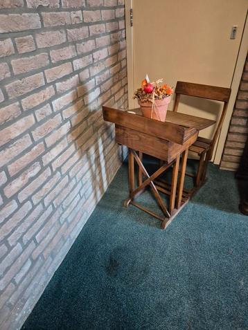 Oude Houten Schoolbankje beschikbaar voor biedingen