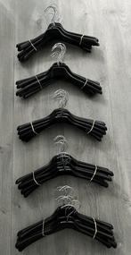 Gratis af te halen kledinghangers kleerhangers zwart, Kleding | Dames, Ophalen of Verzenden, Zo goed als nieuw, Kunststof, Volwassenen