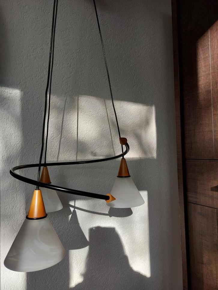 Mooie hanglamp met witte glazen kapjes, Huis en Inrichting, Lampen | Hanglampen, Ophalen