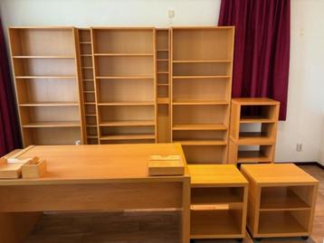 Kasten en bureaumeubilair beschikbaar voor biedingen
