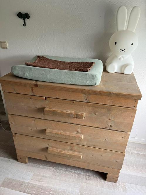 Handgemaakte commode en ledikantje, Kinderen en Baby's, Kinderkamer | Complete kinderkamers, Zo goed als nieuw, Jongetje of Meisje