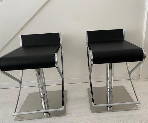 Design barkrukken, Huis en Inrichting, Barkrukken, Zo goed als nieuw, 60 tot 90 cm, Metaal, 2 krukken, In hoogte verstelbaar, Met voetsteun
