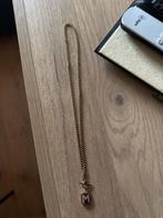 Gouden M ketting, Sieraden, Tassen en Uiterlijk, Kettingen, Ophalen, Zo goed als nieuw, Met kristal, Goud