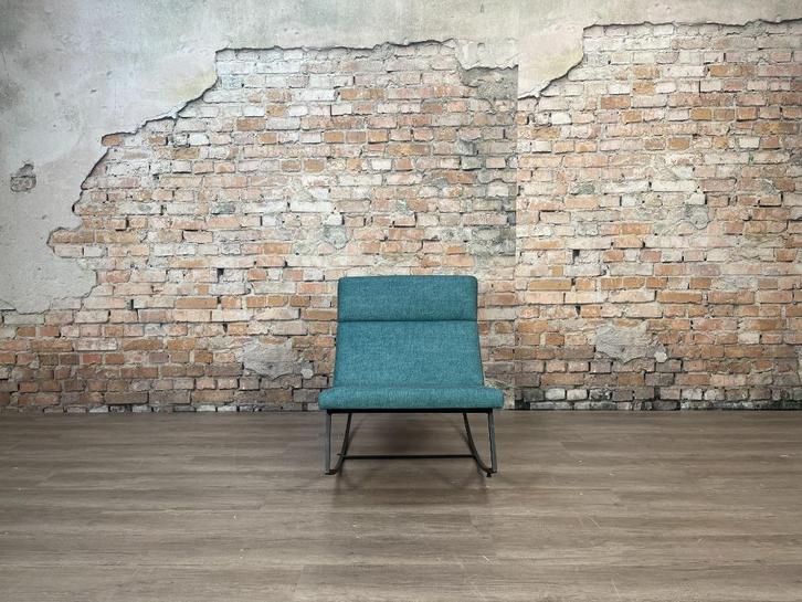 Gus Modern GT Rocker blauw bij TheReSales, Huis en Inrichting, Fauteuils, Zo goed als nieuw, Metaal, Stof, 50 tot 75 cm, 75 tot 100 cm