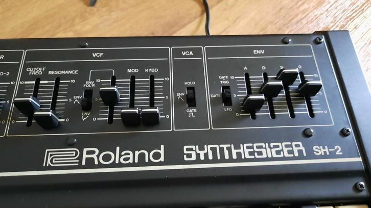 Roland SH-2 en YAMAHA CS-10 Analog Synthesizer, Muziek en Instrumenten, Synthesizers, Gebruikt, Overige aantallen, Roland, Ophalen