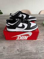 Te koop nieuw paar nike dunk low panda in maat 44,5 (44.5), Kleding | Heren, Schoenen, Zwart, Nike, Nieuw, Ophalen of Verzenden