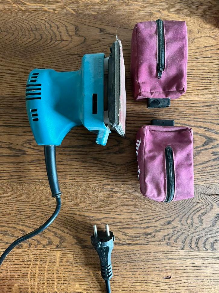 Makita handschuurmachine BO4554 – met 2 stofzakjes, Doe-het-zelf en Verbouw, Gereedschap | Schuurmachines, Zo goed als nieuw, Vlakschuurmachine