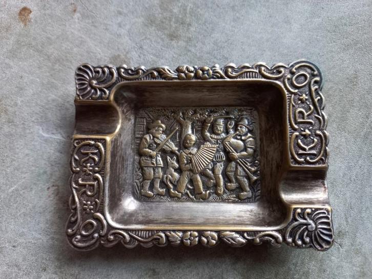 Vintage Asbak met Reliëf, Verzamelen, Rookartikelen, Aanstekers en Luciferdoosjes, Gebruikt, Asbak, Ophalen of Verzenden
