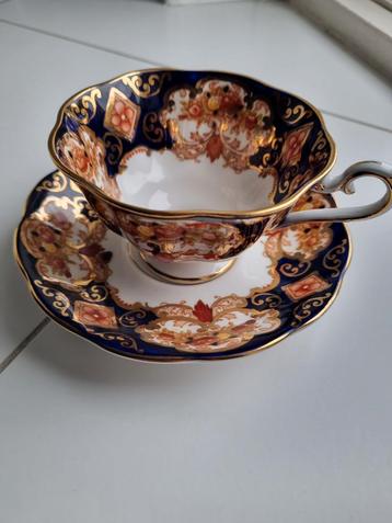 Antieke Royal Albert Heirloom Kop en Schotel beschikbaar voor biedingen