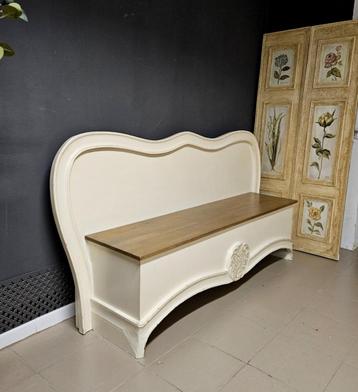 Brocante bankje beschikbaar voor biedingen