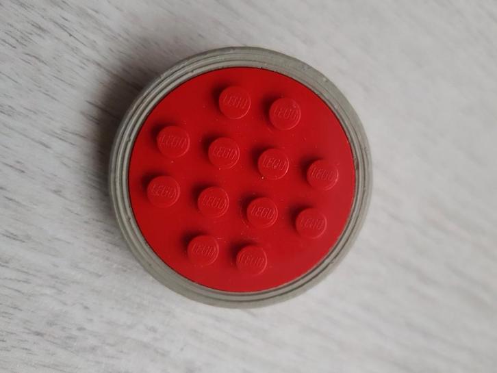 Lego wiel 4x4 studs groot (trein & vrachtwagen) grijze band, Kinderen en Baby's, Speelgoed | Duplo en Lego, Gebruikt, Lego, Losse stenen