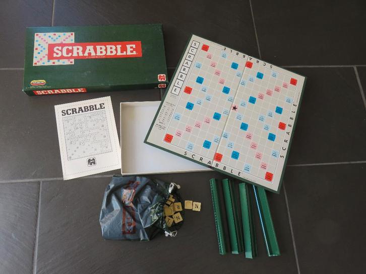 Scrabble, met kunststof letters, Spear’s games., Hobby en Vrije tijd, Gezelschapsspellen | Bordspellen, Gebruikt, Ophalen of Verzenden