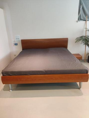 Tweepersoons Bruin Auping Bed (Spiralenbodem) beschikbaar voor biedingen
