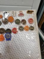 speldjes met rode map met 187 speldjes, Verzamelen, Speldjes, Pins en Buttons, Ophalen of Verzenden, 'T Olde Gre-j, Info@toldegrej.nl