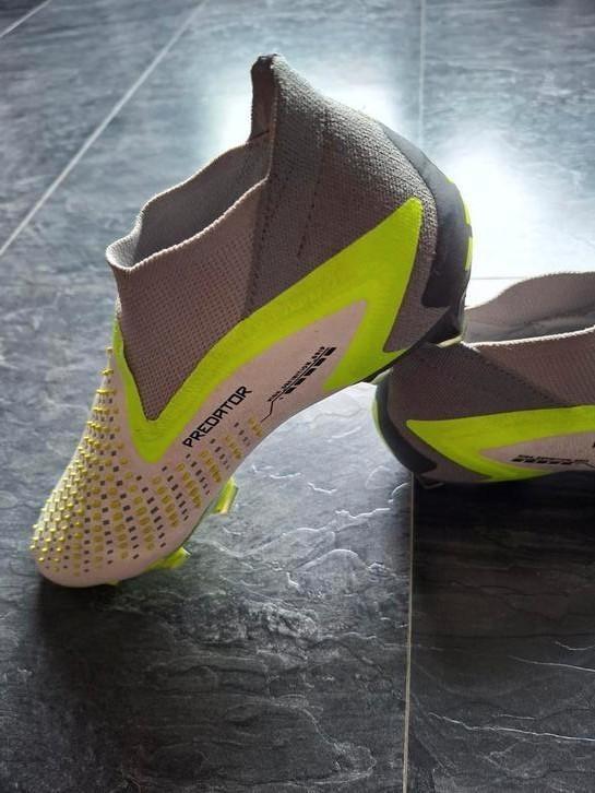 Adidas Predator Laceless FG 43 1/3 🔥, Sport en Fitness, Voetbal, Zo goed als nieuw, Schoenen, Maat L, Ophalen of Verzenden