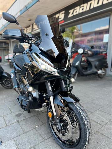 Honda X-adv 750 2025 special black on black  beschikbaar voor biedingen
