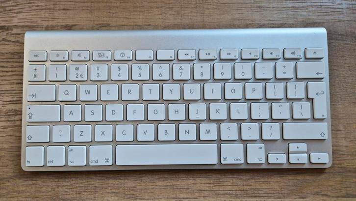 Apple Magic Keyboard - Draadloos Toetsenbord, Computers en Software, Toetsenborden, Zo goed als nieuw, Qwerty, Draadloos, Multimediatoetsen