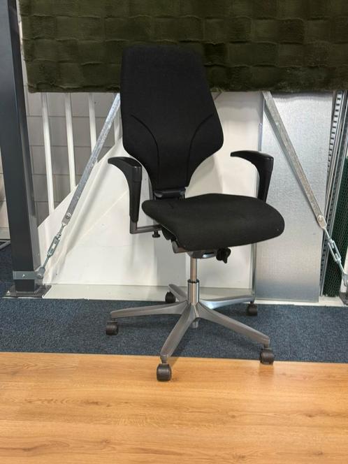 2x Bureaustoel Giroflex 64 zwart, Huis en Inrichting, Bureaustoelen, Gebruikt, Bureaustoel, Zwart, Ergonomisch, Ophalen of Verzenden