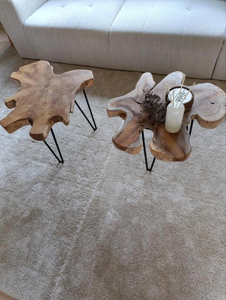 Organische boomschijf salontafel met mat zwart metalen poten, Huis en Inrichting, Woonaccessoires | Overige, Nieuw, Ophalen