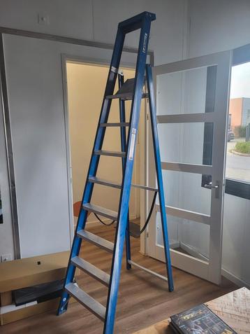 Alumex trap - 7 treden beschikbaar voor biedingen