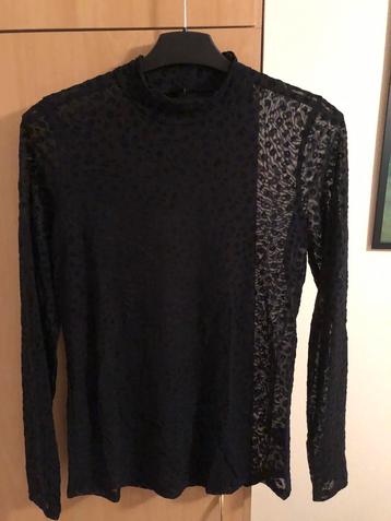 Leuk shirt met lamge mouwen. beschikbaar voor biedingen