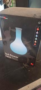 Nieuw in doos 2 led vazen in meerdere kleuren in te stellen, Ophalen, Nieuw