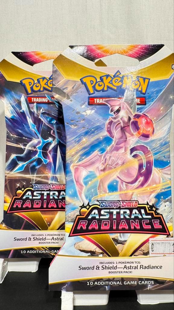 Astral radiance sleeved packs 2X, Hobby en Vrije tijd, Verzamelkaartspellen | Pokémon, Zo goed als nieuw, Ophalen of Verzenden