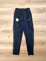 Chelsea trainingsbroek Nike Maat 147-158, Broek, Jongen of Meisje, Ophalen of Verzenden, Zo goed als nieuw