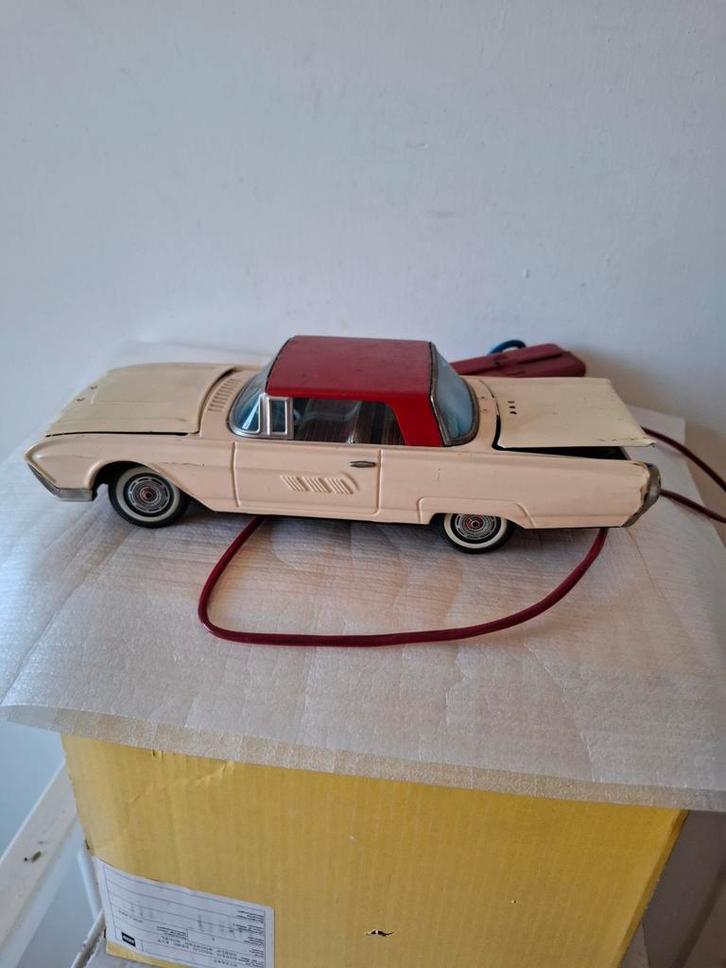 Yonezawa Japan Ford Thunderbird werkt nog zie de foto's, Antiek en Kunst, Antiek | Speelgoed, Ophalen of Verzenden
