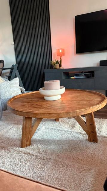 Mooie ronde salontafel beschikbaar voor biedingen