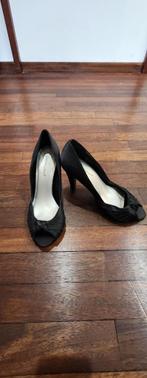 Zwarte Satijnen Open Teen Hakken - Maat 37, Kleding | Dames, Schoenen, Zwart, Ophalen of Verzenden, Zo goed als nieuw, Pumps