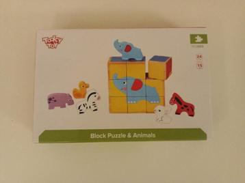 Blokpuzzel met bijbehorende houten dieren beschikbaar voor biedingen