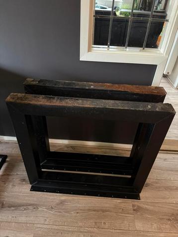 Tafel poten beschikbaar voor biedingen