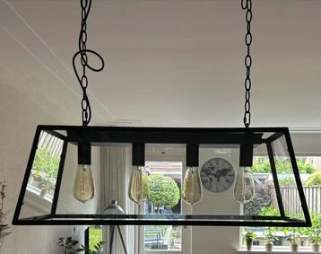 Eet en salontafel hang lamp beschikbaar voor biedingen