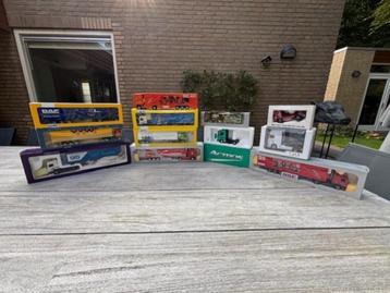 12 miniatuurtrucks nieuw in doos beschikbaar voor biedingen