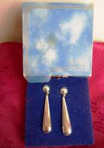 AVON oorbellen. In originele doos. Oorstekers. Verzilverd, Sieraden, Tassen en Uiterlijk, Overige materialen, Hangers, Nieuw, Ophalen of Verzenden