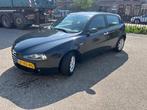 Alfa Romeo 147 1.6 T.Spark Distinctive! NW Apk! Airco!, Voorwielaandrijving, Stof, Gebruikt, 4 cilinders