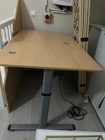 Verstelbare bureau