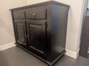 Kinderkamer met box, ledikant, massief eiken commode en kast beschikbaar voor biedingen